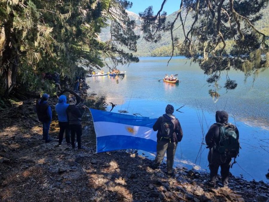 El Lago Escondido está blindado por Lewis y el gobierno provincial
